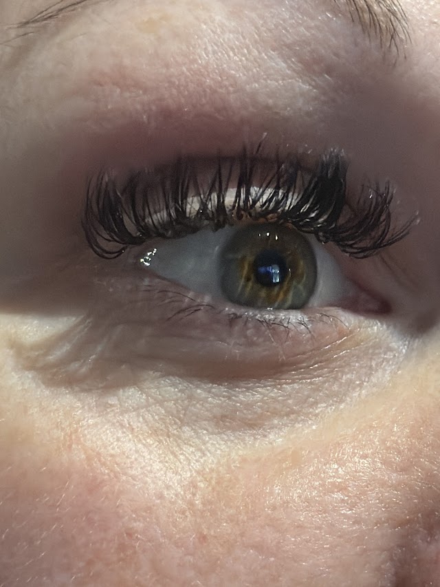 Iconic Lash & Beauty Lounge LLC &Lash supplier photo 2