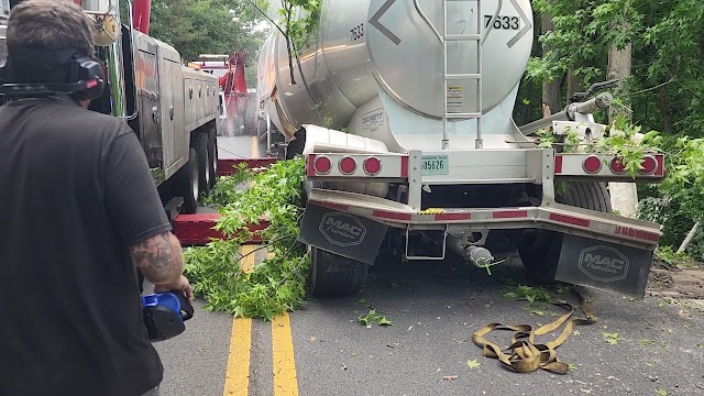 Kelton wrecker and heavy duty recovery photo 2