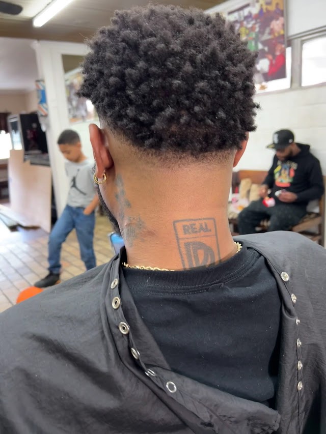 Wright Touch Barber Shop international photo 4